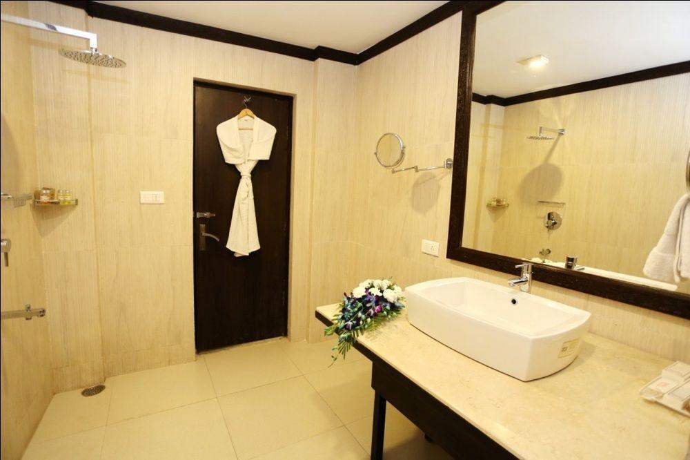 Batra Hotels And Residences Srīnagar Exterior foto
