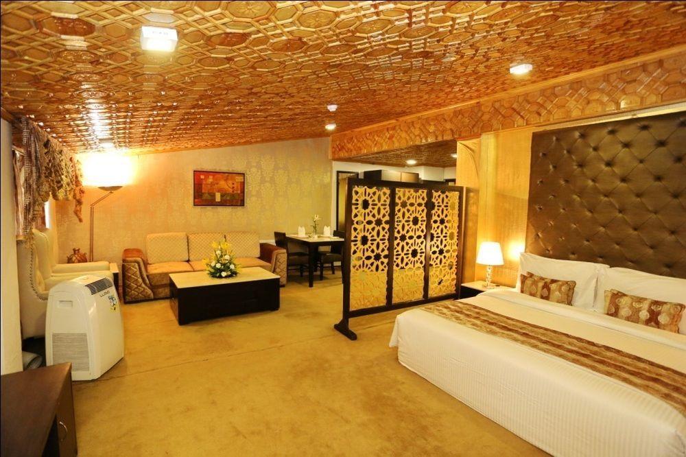 Batra Hotels And Residences Srīnagar Exterior foto