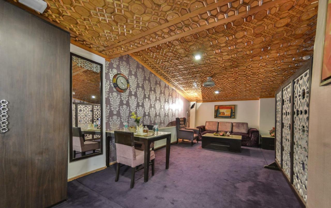 Batra Hotels And Residences Srīnagar Exterior foto