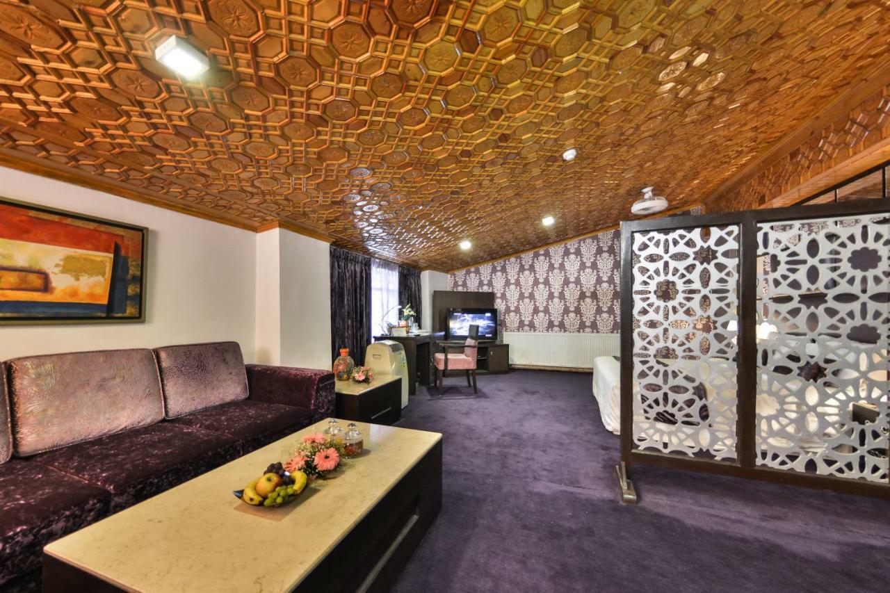 Batra Hotels And Residences Srīnagar Exterior foto