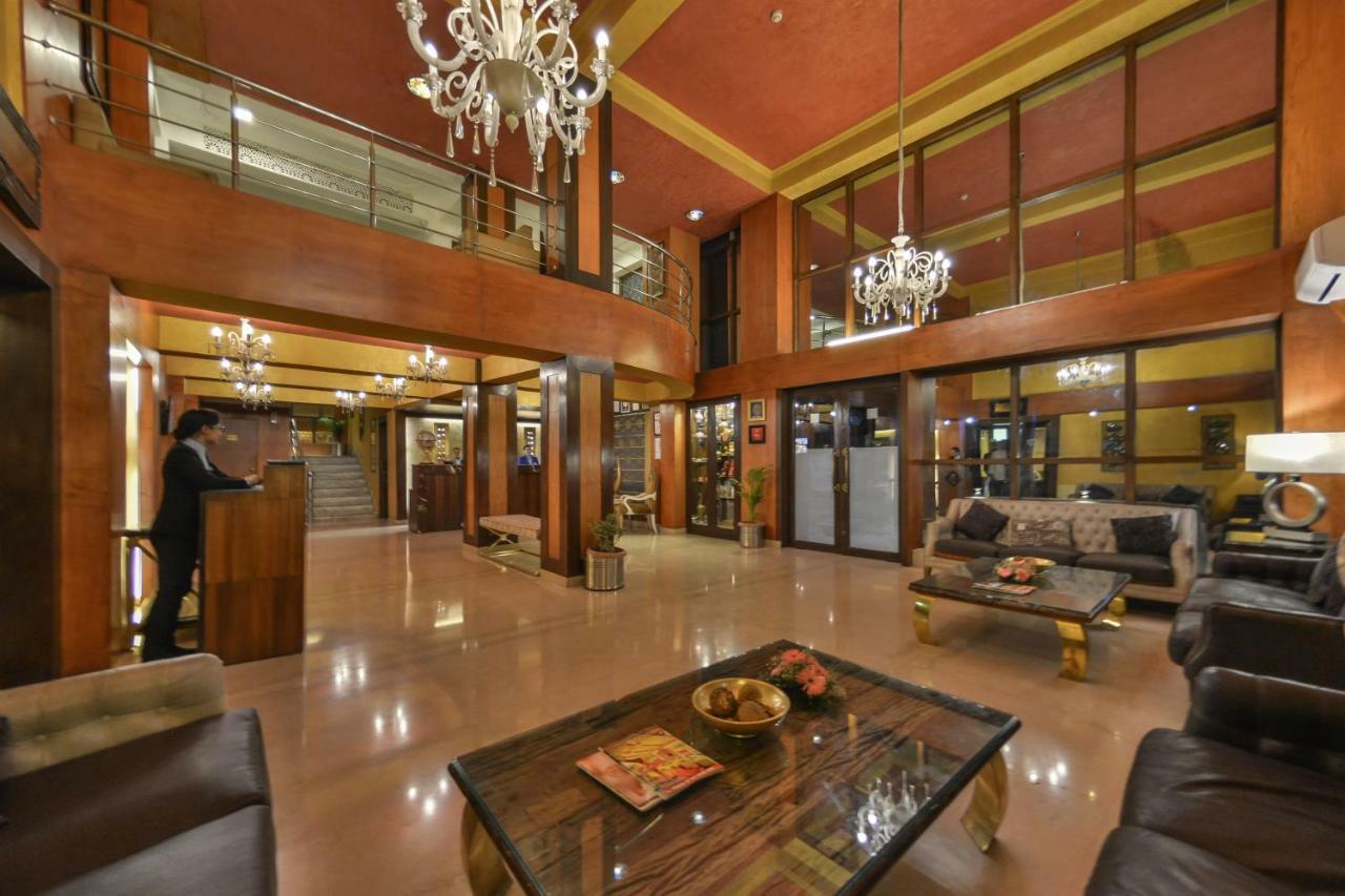 Batra Hotels And Residences Srīnagar Exterior foto