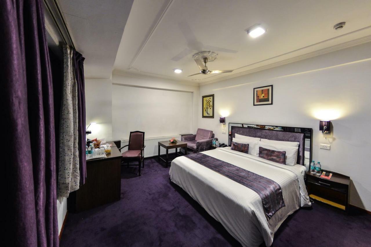 Batra Hotels And Residences Srīnagar Exterior foto